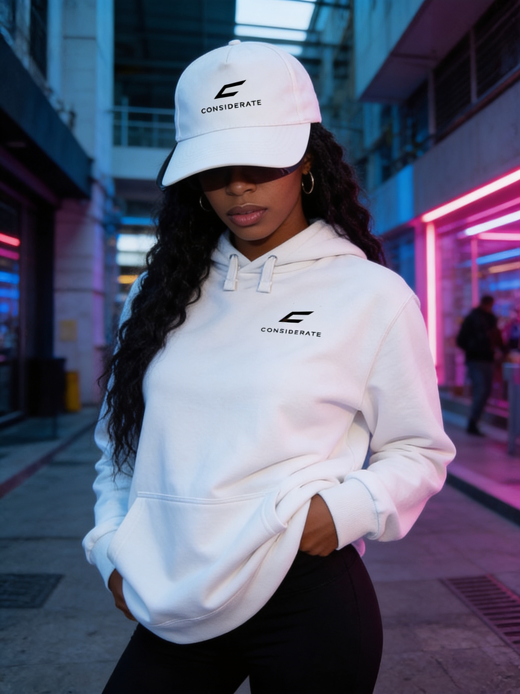 Mockup cappello bianco 2